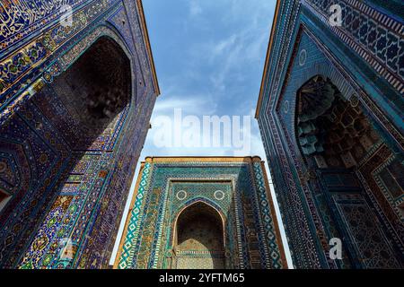 Tuman-aka Moschee, Shakhi Zinda Memorial Complex of Islamic Architecture, gegründet XI - XII Jahrhundert, Samarkand. Shah-i-Zinda ist eine Nekropole im NO Stockfoto