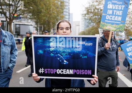 November 2024, März für sauberes Wasser, London, Großbritannien. March for Clean Water in London ist eine einmalige Veranstaltung, die von River Action organisiert wird, um die Regierung um sauberes Wasser in ganz Großbritannien zu bitten. Fluss-Action sagt: "Wasser ist Leben. Aber hier, in Großbritannien, ist es auf Lebenserhaltung. Wir marschieren, um unser Recht auf sauberes, gesundes und reichliches Wasser für alle Menschen in Großbritannien zurückzufordern. März für sauberes Wasser ist eine nationale Versammlung aller Betroffenen und empört über den Zustand unserer Wasserstraßen. Gemeinsam können wir diesen Gesundheitsnotstand lösen, indem wir von der neuen Regierung fordern, das geltende Gesetz durchzusetzen Stockfoto