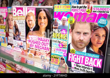 Meghan Markle Schlagzeilen - Frauen-Klatsch-Magazine mit der Herzogin von Sussex aus der britischen Königsfamilie sowie Ehemann HRH Prinz Harry. Stockfoto