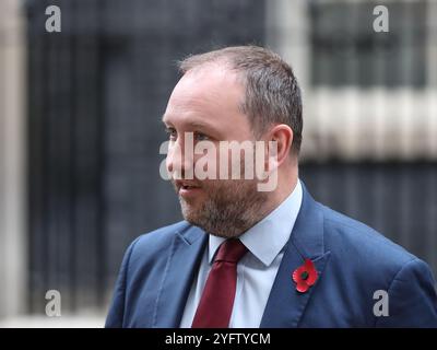 London, Vereinigtes Königreich. November 2024. Ian Murray Abgeordneter, Secretary of State for Scotland, verlässt die Nummer 10 nach der Kabinettssitzung. Quelle: Uwe Deffner/Alamy Live News Stockfoto