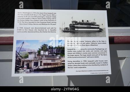 Informationstafel zu den Pilotenhäusern von Fähre Issaquah, jetzt am Eingang zum Hafen von Galiläa. Stockfoto