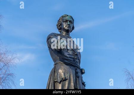 Das Denkmal von Petr dem Großen, einem russischen Kaiser in Petrosawodsk, Republik Karelien, Russland (Bildhauer Iwan Shreder, 1873). Stockfoto