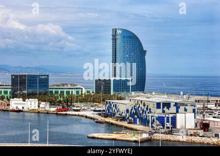 Barcelona, Spanien - 6. Mai 2018: Das W Barcelona Hotel, auch bekannt als das Hotel Vela (Sail Hotel), ist ein 5-Sterne-Hotel, das von Marriott intern geführt wird Stockfoto