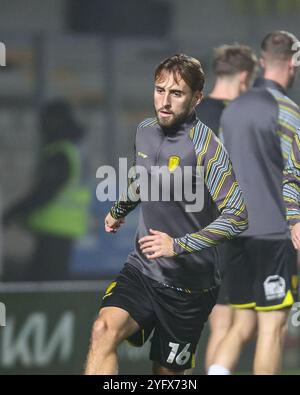 #16, Jack Cooper-Love von Burton Albion während des Spiels der Sky Bet League 1 zwischen Burton Albion und Crawley Town im Pirelli Stadium, Burton upon Trent am Dienstag, den 5. November 2024. (Foto: Stuart Leggett | MI News) Credit: MI News & Sport /Alamy Live News Stockfoto