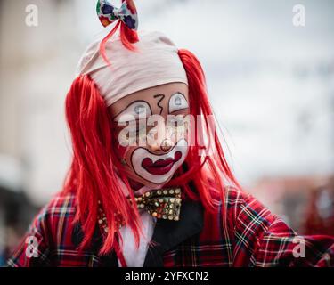 Ein junger Clown bei einer Veranstaltung in Mossingen. Stockfoto