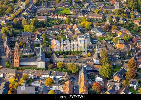 Luftbild, römisch-katholische Pfarrkirche St. Laurentius, Marktplatz und evang. Kirche, Uedem, Niederrhein, Nordrhein-Westfalen, Deutschland ACHTUNGxMINDESTHONORARx60xEURO *** Luftansicht, römisch-katholische Pfarrkirche St. Laurentius, Marktplatz und evangelische Kirche, Uedem, Niederrhein, Nordrhein-Westfalen, Deutschland ATTENTIONxMINDESTHONORARx60xEURO Stockfoto