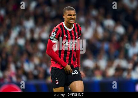 Madrid, Spanien. November 2024. Malick Thiaw vom AC Milan spielte während des UEFA Champions League-Spiels zwischen Real Madrid und AC Milan am 5. November 2024 im Santiago Bernabeu Stadion in Madrid. (Foto: Cesar Cebolla/PRESSINPHOTO) Credit: PRESSINPHOTO SPORTS AGENCY/Alamy Live News Stockfoto