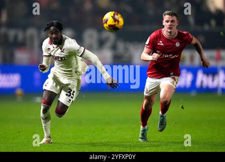 Andre Brooks von Sheffield United (links) und Cameron Pring von Bristol City kämpfen um den Ball während des Sky Bet Championship Matches in Ashton Gate, Bristol. Bilddatum: Dienstag, 5. November 2024. Stockfoto