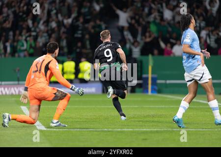 November 2024. Lissabon, Portugal. Viktor Gyokeres (9) feiert, nachdem er während des Gruppenspiels der UEFA Champions League ein Tor geschossen hat, Sporting gegen Manchester City Credit: Alexandre de Sousa/Alamy Live News Stockfoto