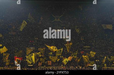 Signal Luna Park, Dortmund, Deutschland. November 2024. Borussia Dortmund Fans bei einem Spiel der Champions League Runde 4, BVB Dortmund gegen SK Sturm Graz im Signal Luna Park, Dortmund, Deutschland. Ulrik Pedersen/CSM/Alamy Live News Stockfoto