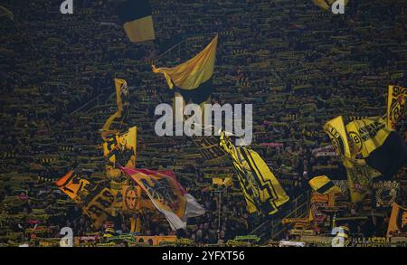 Signal Luna Park, Dortmund, Deutschland. November 2024. Borussia Dortmund Fans bei einem Spiel der Champions League Runde 4, BVB Dortmund gegen SK Sturm Graz im Signal Luna Park, Dortmund, Deutschland. Ulrik Pedersen/CSM/Alamy Live News Stockfoto