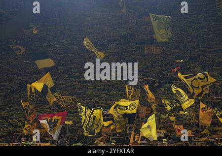 Signal Luna Park, Dortmund, Deutschland. November 2024. Borussia Dortmund Fans bei einem Spiel der Champions League Runde 4, BVB Dortmund gegen SK Sturm Graz im Signal Luna Park, Dortmund, Deutschland. Ulrik Pedersen/CSM/Alamy Live News Stockfoto