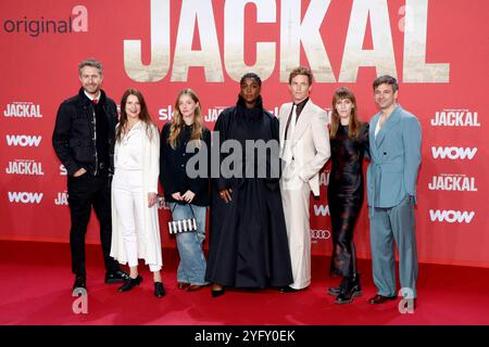 The Day of the Jackal , Deutschlandpremiere im Zoo Palast, Berlin, 05.11.2024 Jan Martin Müller, Wiebke Frost, Paula Kroh, Lashana Lynch, Eddie Redmayne, Lisa Hofer und Nikolaus Barton bei der Deutschlandpremiere von The Day of the Jackal im Zoo Palast in Berlin am 5.11.2024 Berlin Zoo Palast *** The Day of the Jackal , German Premiere at the Zoo Palace, Berlin, 05 11 2024 Jan Martin Müller, Wiebke Frost, Paula Kroh, Lashana Lynch, Eddie Redmayne, Lisa Hofer und Nikolaus Barton bei der Deutschlandpremiere des Schakaltages im Zoo Palast in Berlin am 05 11 2024 Berlin Zoo Palast Copyright Stockfoto