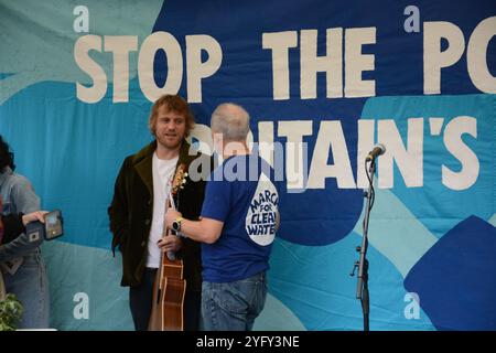 The River Action March for Clean Water in London 3. November 2024 - hört auf, unser Wasser zu vergiften Stockfoto