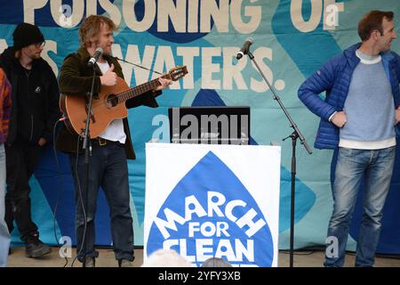 The River Action March for Clean Water in London 3. November 2024 - hört auf, unser Wasser zu vergiften Stockfoto