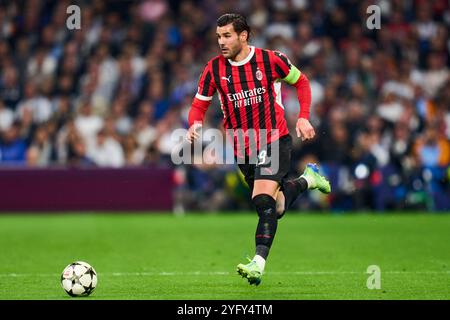 Madrid, Spanien. November 2024. Theo Hernandez vom AC Milan spielte während des UEFA Champions League-Spiels zwischen Real Madrid und AC Milan am 5. November 2024 im Santiago Bernabeu Stadion in Madrid. (Foto: Cesar Cebolla/PRESSINPHOTO) Credit: PRESSINPHOTO SPORTS AGENCY/Alamy Live News Stockfoto