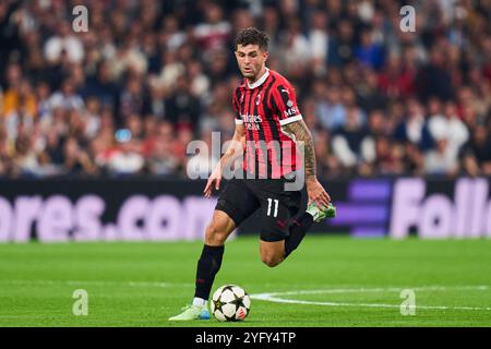 Madrid, Spanien. November 2024. Christian Pulisic vom AC Milan spielte während des UEFA Champions League-Spiels zwischen Real Madrid und AC Milan am 5. November 2024 im Santiago Bernabeu Stadion in Madrid. (Foto: Cesar Cebolla/PRESSINPHOTO) Credit: PRESSINPHOTO SPORTS AGENCY/Alamy Live News Stockfoto