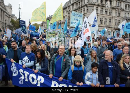 The River Action March for Clean Water in London 3. November 2024 - hört auf, unser Wasser zu vergiften Stockfoto