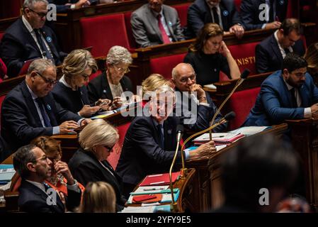 FRANKREICH-POLITIK-REGIERUNG-PARLAMENT der französische Premierminister Michel Barnier bei der Nationalversammlung zur Fragestunde. Am 5. November 2024 In Paris. PARIS ILE-DE-FRANCE FRANKREICH URHEBERRECHT: XANDREAXSAVORANIXNERIX FRANCE-POLITICS-GOVERNMENT-PARLI ASAVORANINERI-17 Stockfoto