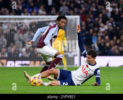 London, England - 3. November: Tottenham Hotspur's Brennan Johnson (rechts) kämpft am 3. November 2024 im Tottenham Hotspur Stadium in London gegen Aston Villa's Jaden Philogene während des Spiels der Premier League 2024/25 League zwischen Tottenham Hotspur FC und Aston Villa FC. (Foto: David Horton/SPP) (David Horton/SPP) Stockfoto