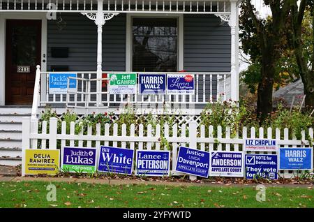 Wheaton, Illinois, USA. Kandidat wird im DuPage County im Vorort Chicago für die Präsidentschaftswahlen 2024 ausgestellt. Stockfoto