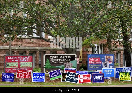 Glen Ellyn, Illinois, USA. Kandidatenzeichen zur Unterstützung von Kandidaten beider großer politischer Parteien. Stockfoto