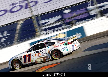 3. November 2024, Ridgeway, Va, USA: DENNY HAMLIN (11) fährt für den Xfinity 500 auf dem Martinsville Speedway in Ridgeway, VA. (Kreditbild: © Walter G. Arce Sr./ASP via ZUMA Press Wire) NUR REDAKTIONELLE VERWENDUNG! Nicht für kommerzielle ZWECKE! Stockfoto