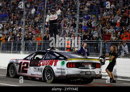 3. November 2024, Ridgeway, Va, USA: RYAN BLANEY (12) gewinnt den Xfinity 500 auf dem Martinsville Speedway in Ridgeway, VA. (Kreditbild: © Walter G. Arce Sr./ASP via ZUMA Press Wire) NUR REDAKTIONELLE VERWENDUNG! Nicht für kommerzielle ZWECKE! Stockfoto