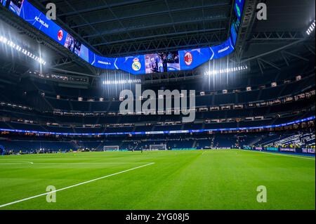 Madrid, Madrid, Spanien. November 2024. Ein Überblick über das Stadion vor dem Spiel der UEFA Champions League 2024/25 Phase MD4 zwischen Real Madrid C.F. und AC Milan am 5. November 2024 im Estadio Santiago Bernabeu in Madrid. (Kreditbild: © Alberto Gardin/ZUMA Press Wire) NUR REDAKTIONELLE VERWENDUNG! Nicht für kommerzielle ZWECKE! Stockfoto