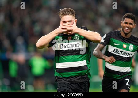 Lissabon, Portugal. November 2024. Estadio Jose Alvalade LISSABON, PORTUGAL – 5. NOVEMBER: Viktor Gyökeres von Sporting CP feiert sein Tor während des Spiels der UEFA Champions League 2024/25 Phase MD4 zwischen Sporting Clube de Portugal und Manchester City am 5. November 2024 in Lissabon. (Pedro Loureiro/Sports Press Photo/SPP) Credit: SPP Sport Press Photo. /Alamy Live News Stockfoto