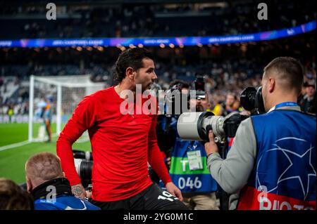 Madrid, Madrid, Spanien. November 2024. Theo Hernandez vom AC Mailand wurde am 5. November 2024 in Madrid am Ende des Spiels der UEFA Champions League 2024/25 Phase MD4 zwischen Real Madrid C.F. und AC Milan im Estadio Santiago Bernabeu gezeigt. (Kreditbild: © Alberto Gardin/ZUMA Press Wire) NUR REDAKTIONELLE VERWENDUNG! Nicht für kommerzielle ZWECKE! Stockfoto