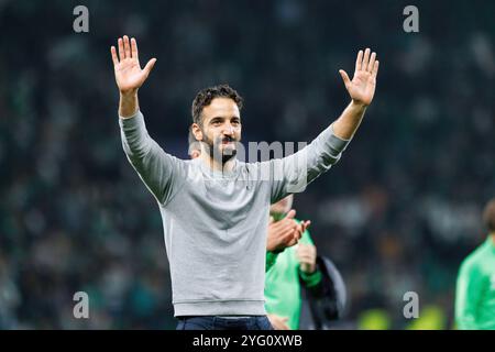 Lissabon, Portugal. November 2024. Ruben Amorim (Sporting CP) wurde während des UEFA Champions League-Spiels zwischen den Teams von Sporting CP und Manchester City FC gesehen. Endergebnis; Sporting 4:1 Manchester City Credit: SOPA Images Limited/Alamy Live News Stockfoto