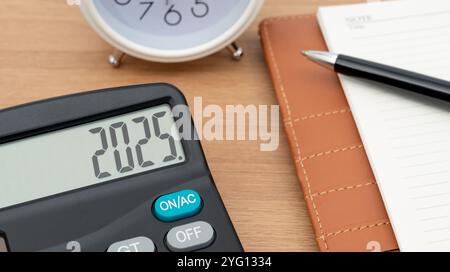 Neue Chancen, Herausforderungen und Strategie im Jahr 2025. Neue Pläne, Ziele und Visionen für das neue Jahr 2025. Stockfoto