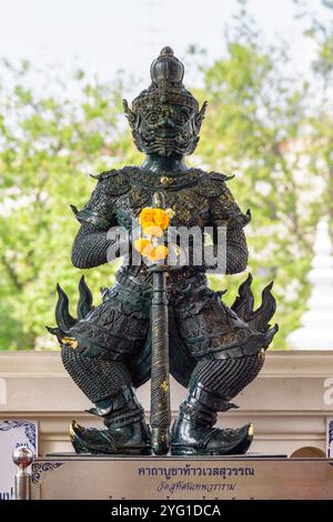 Fantastischer Blick auf die buddhistische Wachstatue im Wat Suthat Thepwararam Stockfoto