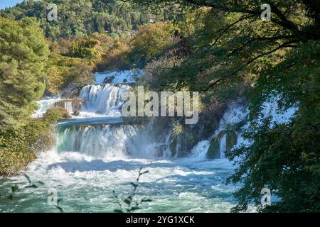 Der atemberaubende Skradinski Buk Wasserfall, eine der berühmtesten Attraktionen im Krka Nationalpark, Kroatien. Stockfoto