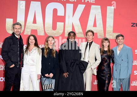 Jan-Martin Müller, Wiebke Frost, Paula Kroh, Lashana Lynch, Eddie Redmayne, Lisa Hofer und Nikolaus Barton bei der Premiere der Sky Originalserie „The Day of the Jackal“ im Zoo Palast. Berlin, 05.11.2024 Stockfoto