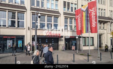 Hamburg, Deutschland. Oktober 2024. Blick auf den Eingangsbereich des Ohnsorg-Theaters am Heidi-Kabel-Platz. Quelle: Markus Scholz/dpa/Alamy Live News Stockfoto