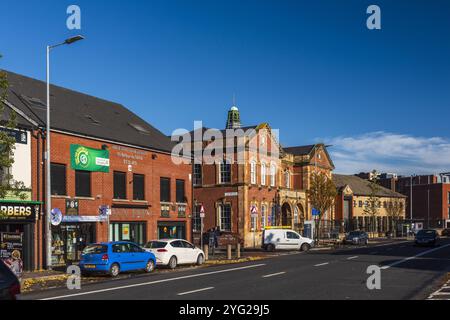 NORTH IRELAND, BELFAST, WEST BELFAST, FALLS ROAS, THE LARK STORE / AN FHUISEOG Stockfoto