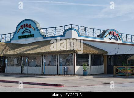 Houston, Texas USA 04-07-2024: Vida Mariscos mexikanisches Meeresfrüchte-Restaurant, Außenbereich der Sportbar. Stockfoto