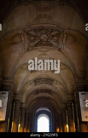 Koridore des Louvre-Museums in Paris - Alley 2 Stockfoto