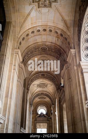 Koridore des Louvre-Museums in Paris - Alley 3 Stockfoto