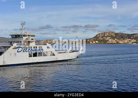Delcomar Fährüberfahrt von Palau nach La Maddalena (im Blick) Sardinien, Italien Stockfoto