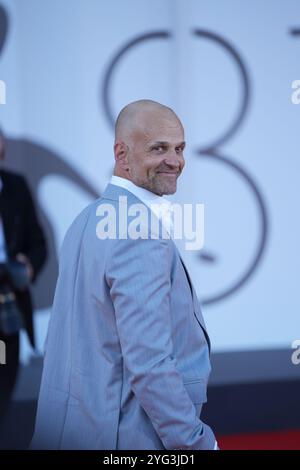 Lars Jacob Holm besucht den roten Teppich „Kjaerlighet“ während des 81. Internationalen Filmfestivals von Venedig am 6. September 2024 im Palazzo del Cinema in Venedig. Stockfoto