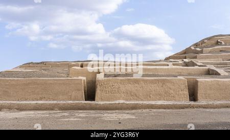 Adobe-Pyramiden in Cahuachi, Cahuachi Zeremonialzentrum, Nazca, Peru, Südamerika Stockfoto