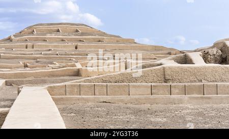 Adobe-Pyramiden in Cahuachi, Cahuachi Zeremonialzentrum, Nazca, Peru, Südamerika Stockfoto