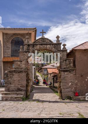 Arco tipico, Huillanopampa, Titicaca See, Puno, Peru, Südamerika Stockfoto