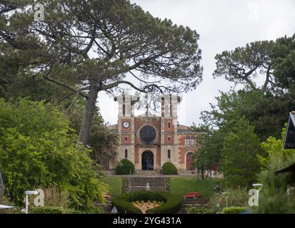 Blick auf die Kirche Notre-Dame-des-Passes d'Arcachon in Le Moulleau, Arcacon, Frankreich Stockfoto