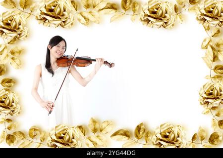 Frau spielt Geige Stockfoto