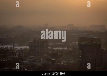 Die Luftverschmutzung steigt über Kabul, Afghanistan, am 30. Januar 2020. Die Hauptstadt Kabul, eine Stadt von etwa 6 Millionen, zählt zu den am stärksten verschmutzten Städten i Stockfoto