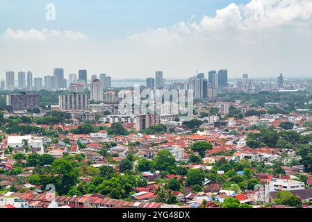 Skyline von George Town. Fantastische Aussicht auf Penang Island in Malaysia Stockfoto